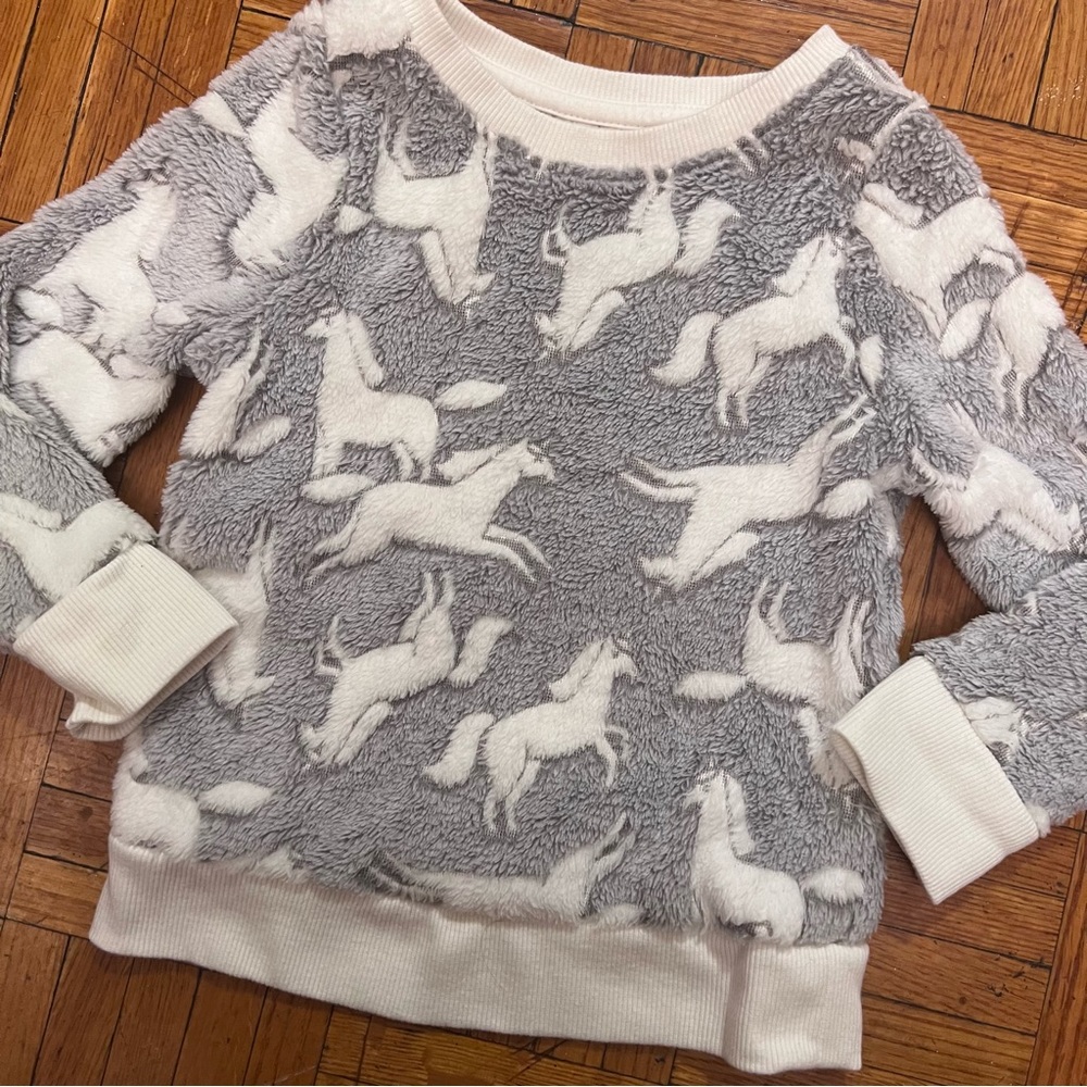 ‼️LAST CHANCE‼️ Cat & Jack Toddler Cozy Fleece Crewneck Top with Horses 🐴